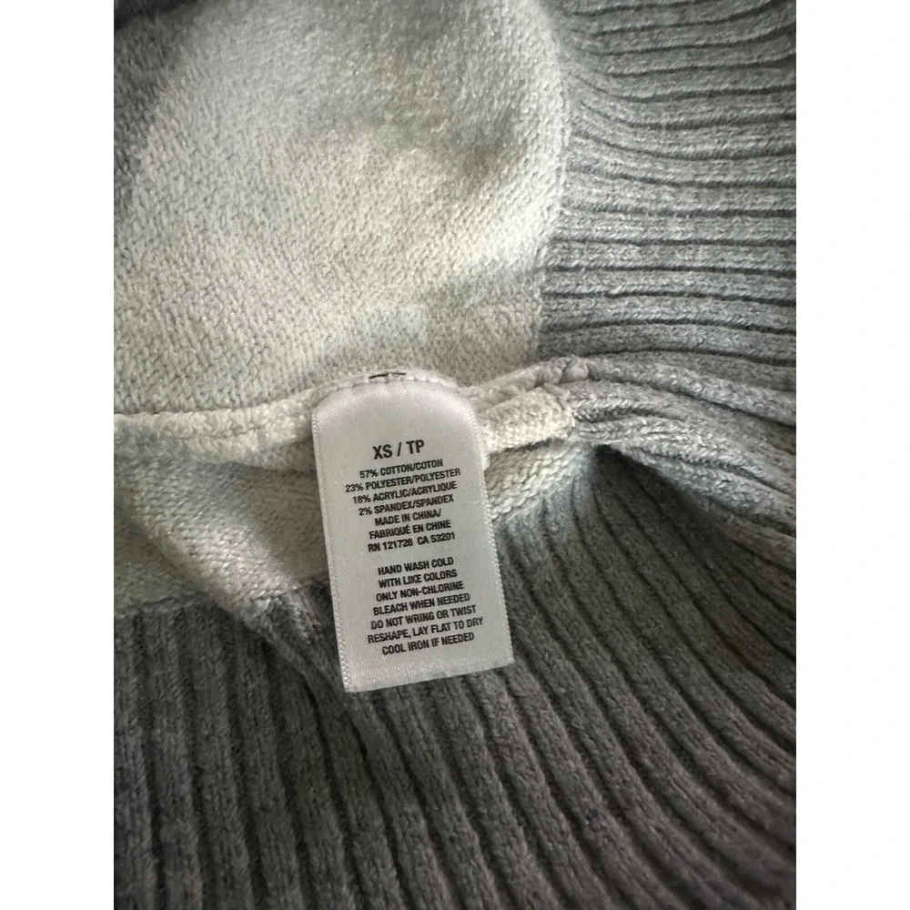 Aeropostale Sweater Womens XSmall Gray White Stripped V-Neck‎ Pullover Cropped
